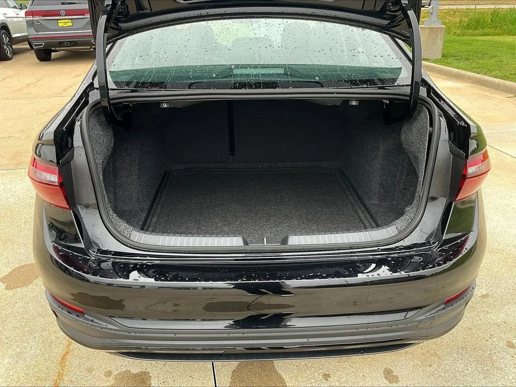 New 2026 Black Volkswagen 1.5T SE image 13