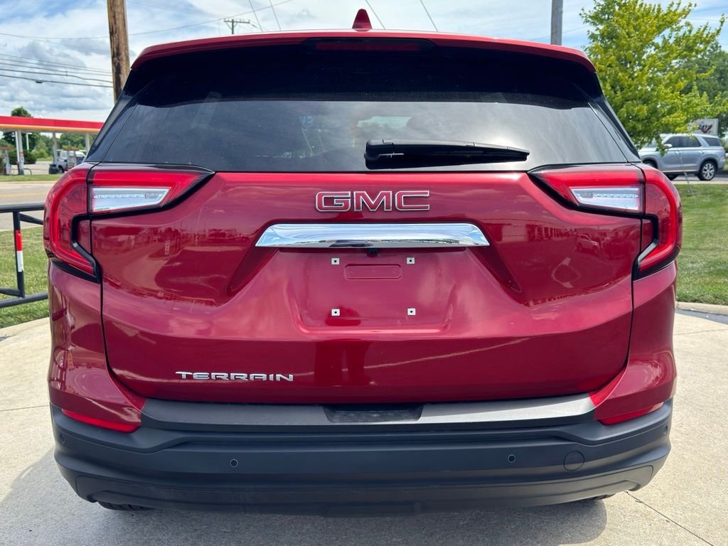 Used 2023 Volcanic Red Tintcoat GMC SLE image 6