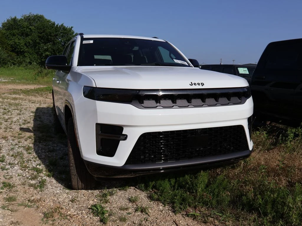 New 2026 Bright White Clear-Coat Exterior Paint Jeep Limited Reserve image 8