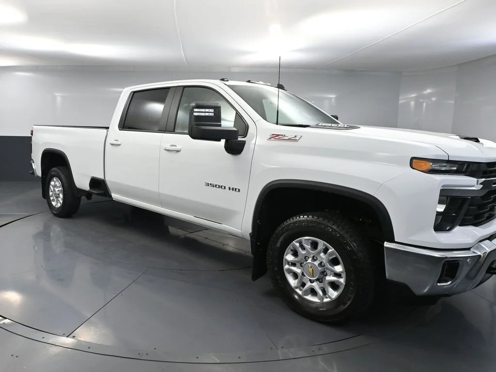 Certified Used 2025 White Chevrolet LT image 1