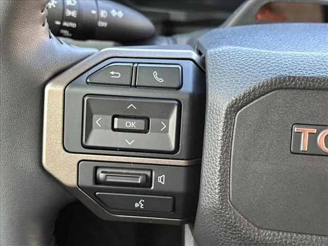 Used 2025 White Toyota Base image 27