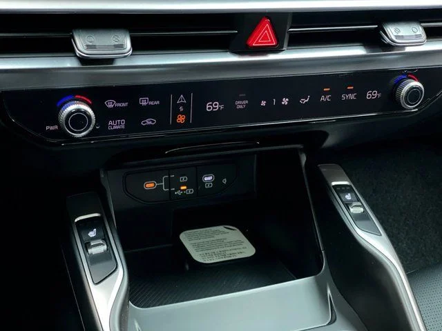 New 2026 Snow White Pearl Kia EX image 24