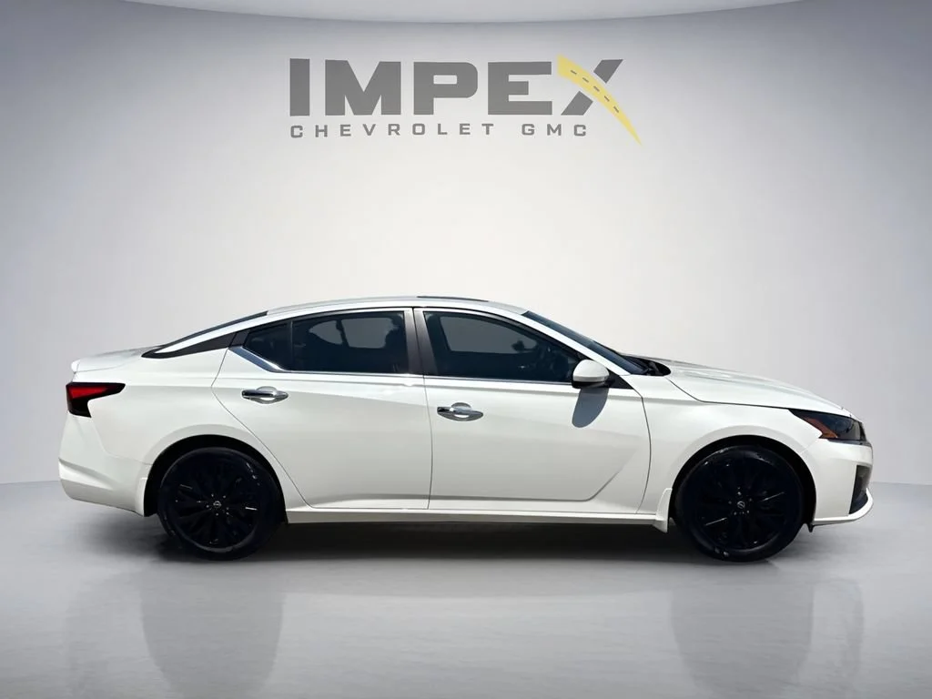 Used 2025 White Nissan SV image 6