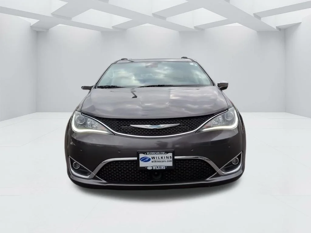 Used 2020 Gray Chrysler Limited image 2