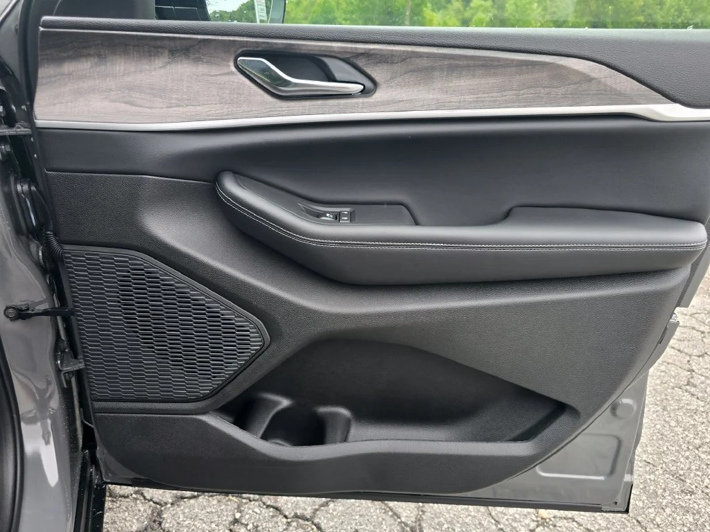 New 2027 Gray Jeep Limited image 36