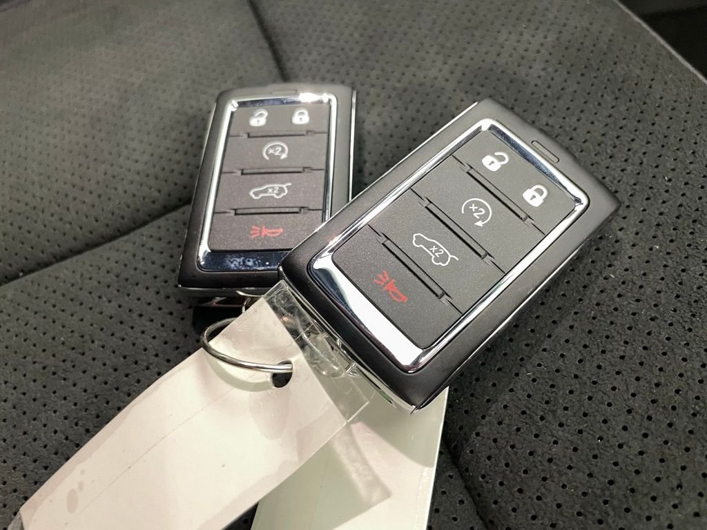 New 2025 Silver Zynith Exterior Paint Jeep Altitude image 46