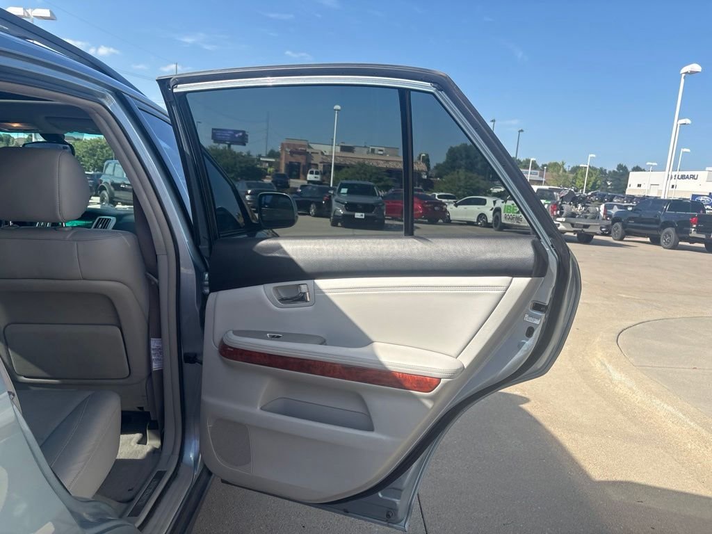 Used 2004 Blue Lexus 330 image 29
