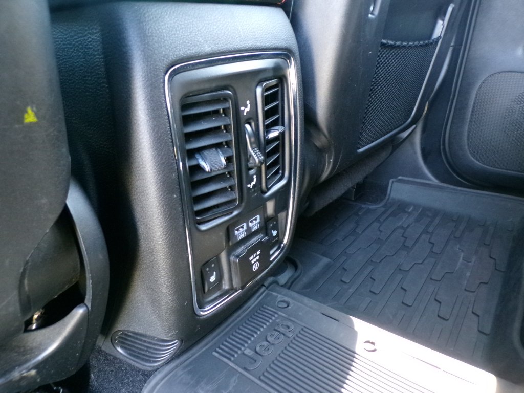 Used 2021 Granite Crystal Metallic Clearcoat Jeep Trailhawk image 12