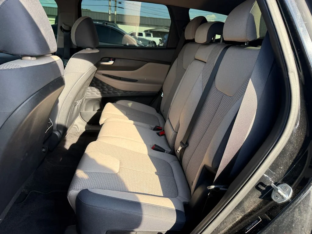 Used 2023 Black Hyundai SE image 14