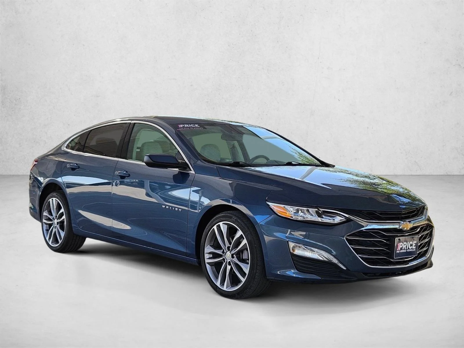 Used 2024 Lakeshore Blue Metallic Chevrolet LT image 3