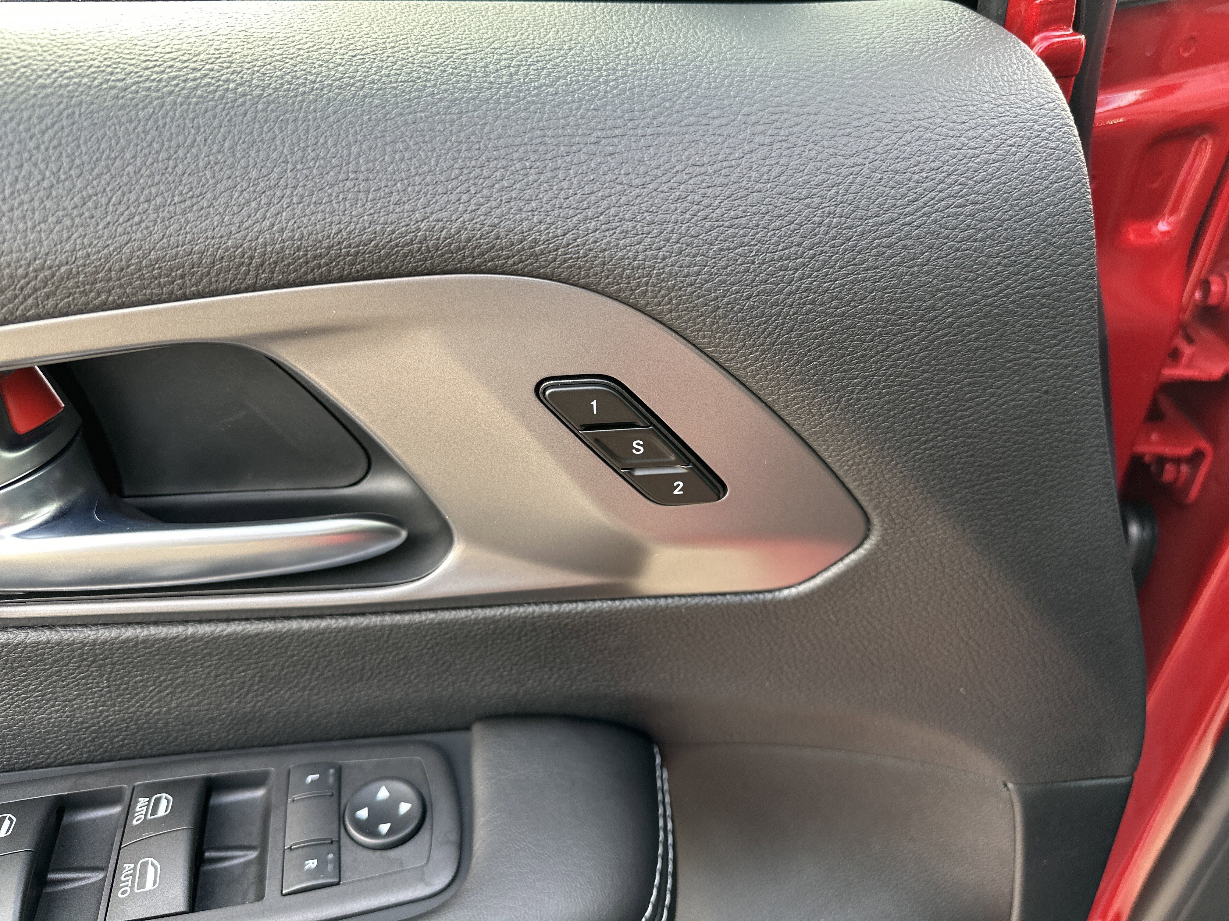 New 2026 Red Hot Pearl-Coat Exterior Paint Chrysler Select image 12