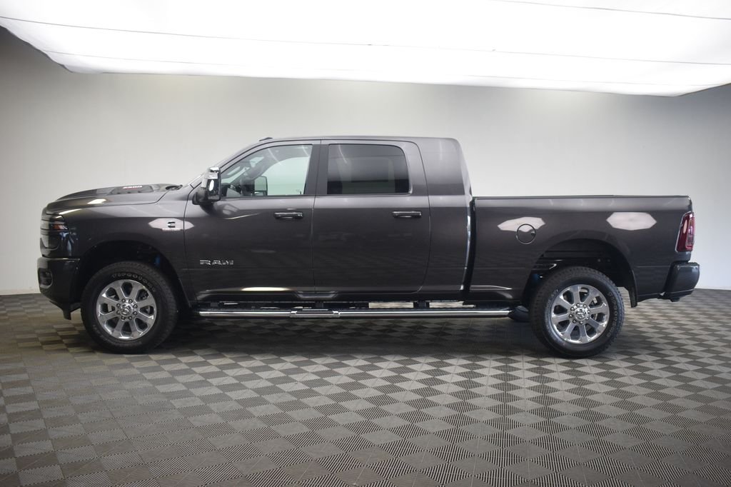 New 2026 Granite Crystal Metallic Clear-Coat Exterior Paint RAM Laramie image 17