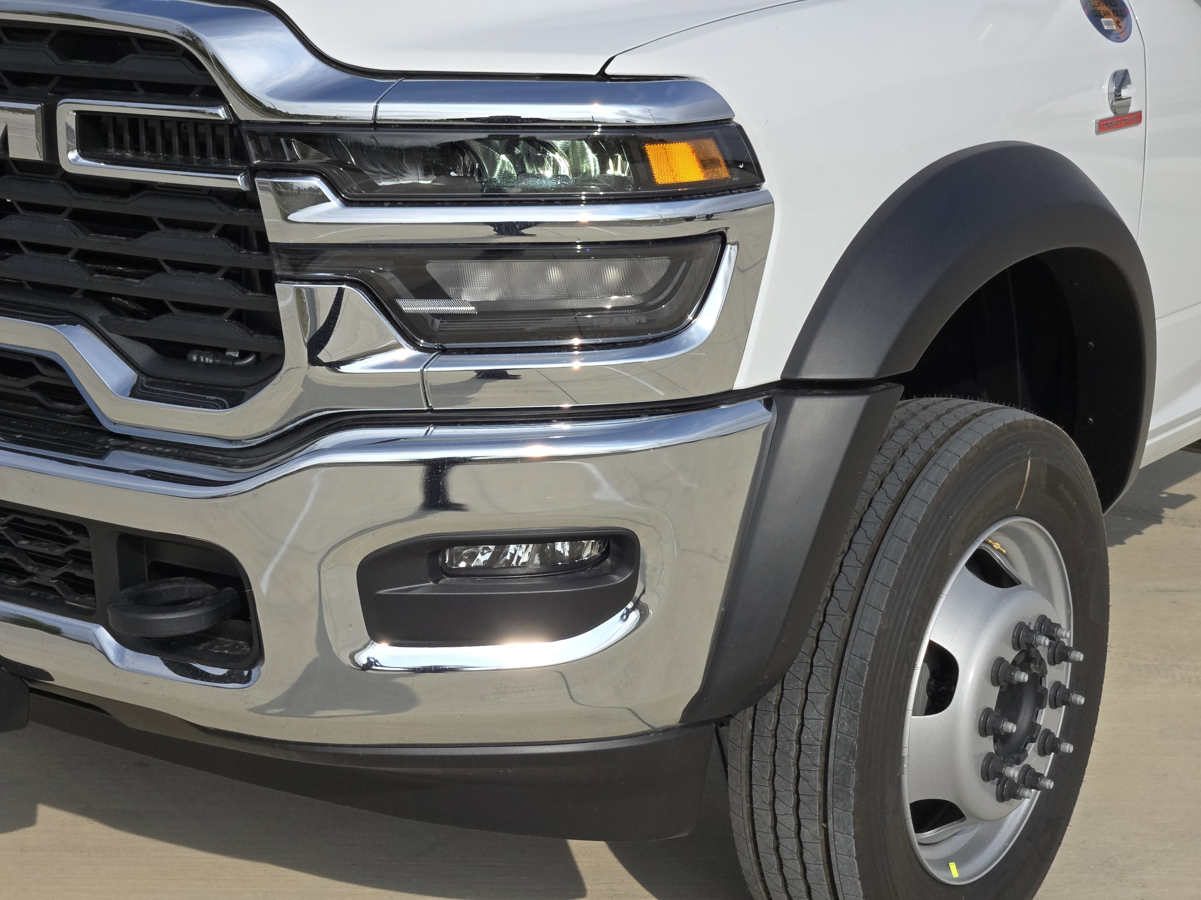 New 2026 Bright White Clear-Coat Exterior Paint RAM Tradesman image 7