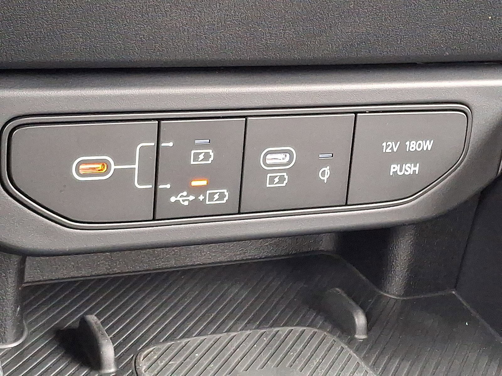 2025 Kia K4 GT-Line - Photo 17