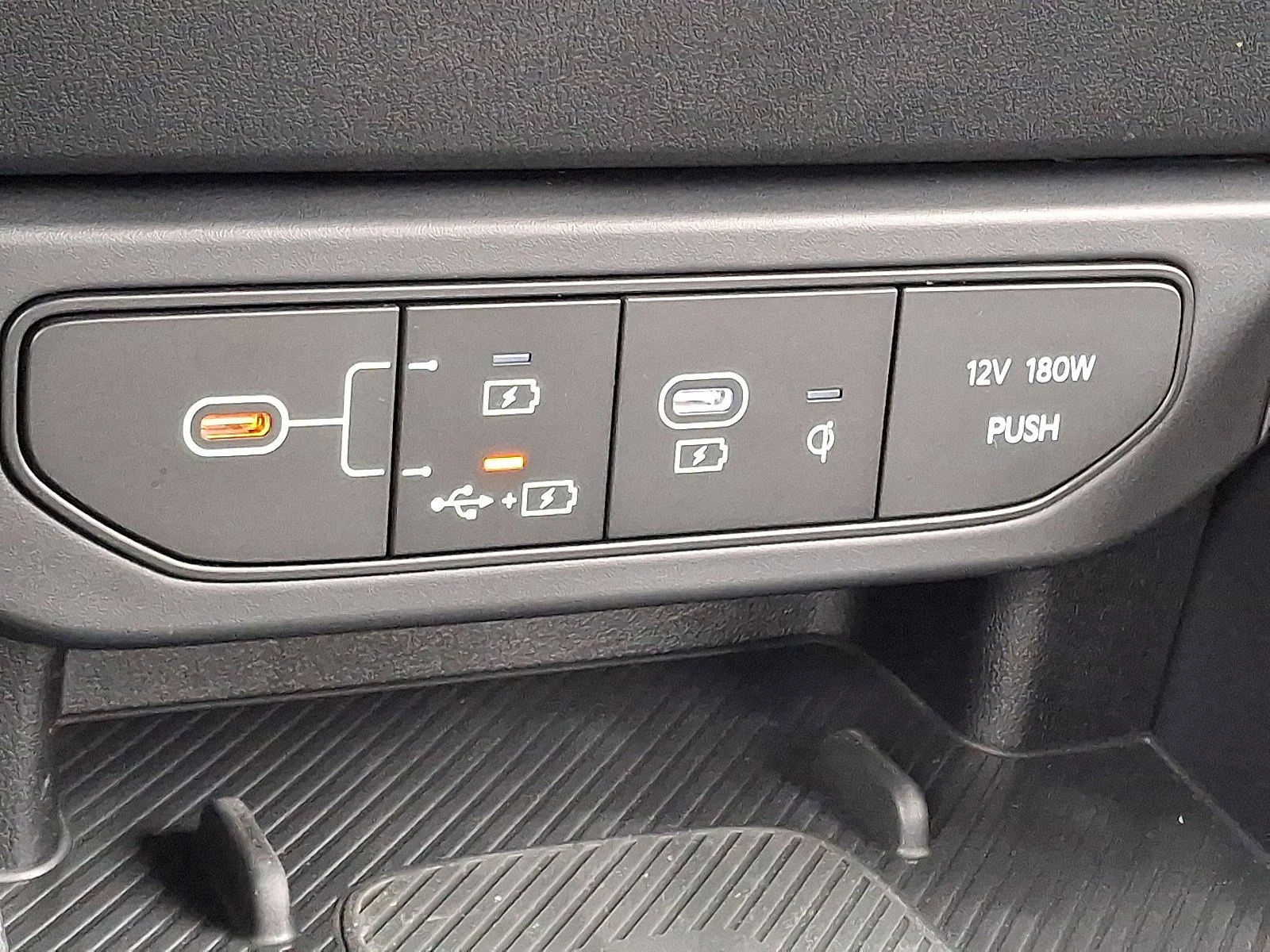 2025 Kia K4 GT-Line - Photo 17