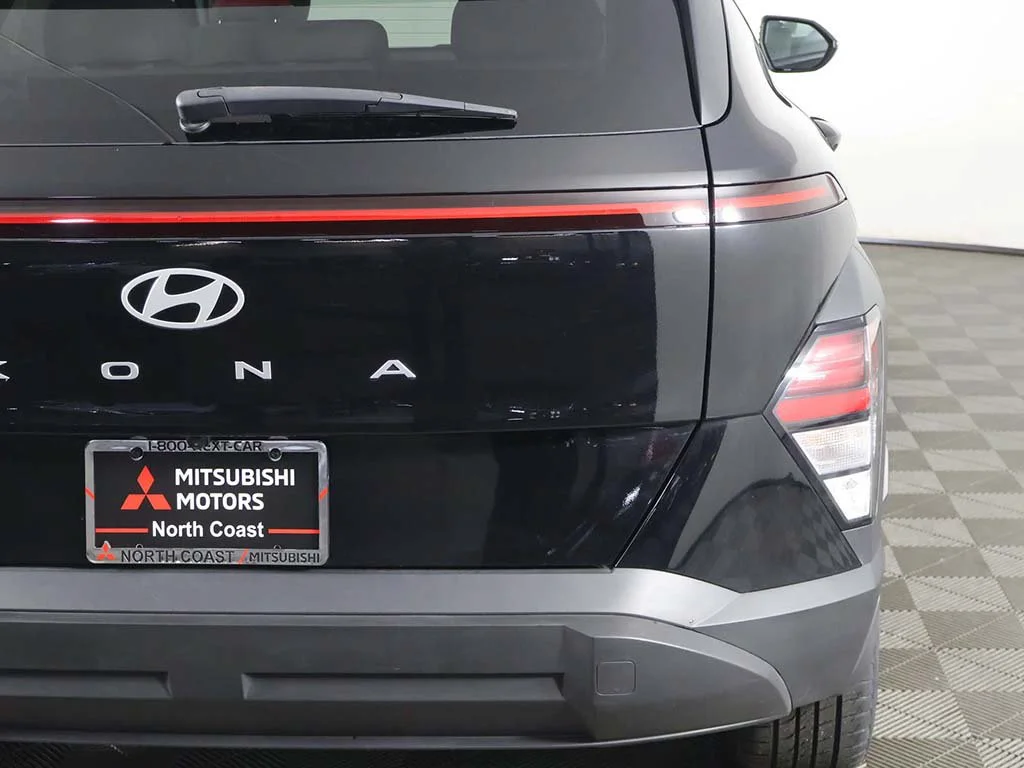 Used 2024 Black Hyundai SEL image 17