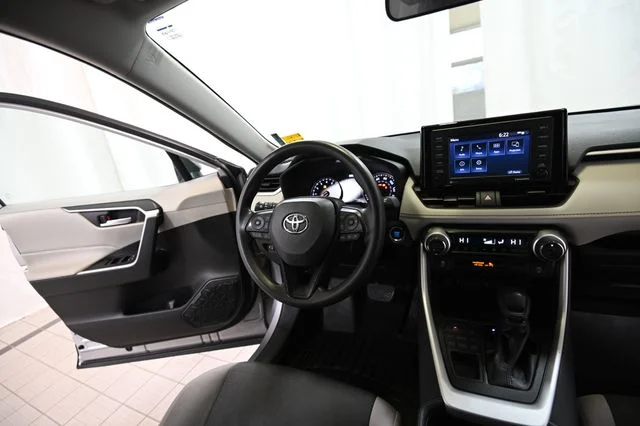 Used 2021 Silver Toyota XLE image 26