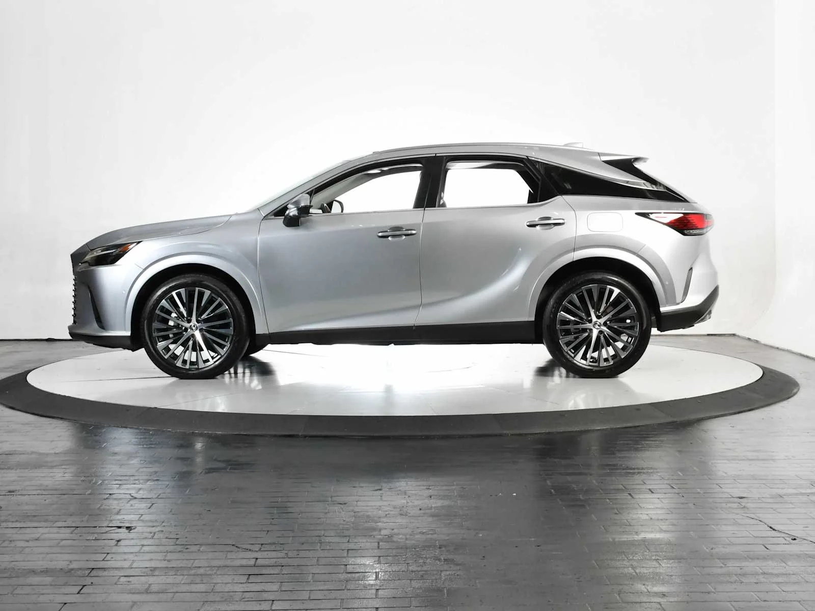 Used 2025 Iridium Lexus Premium Plus image 2