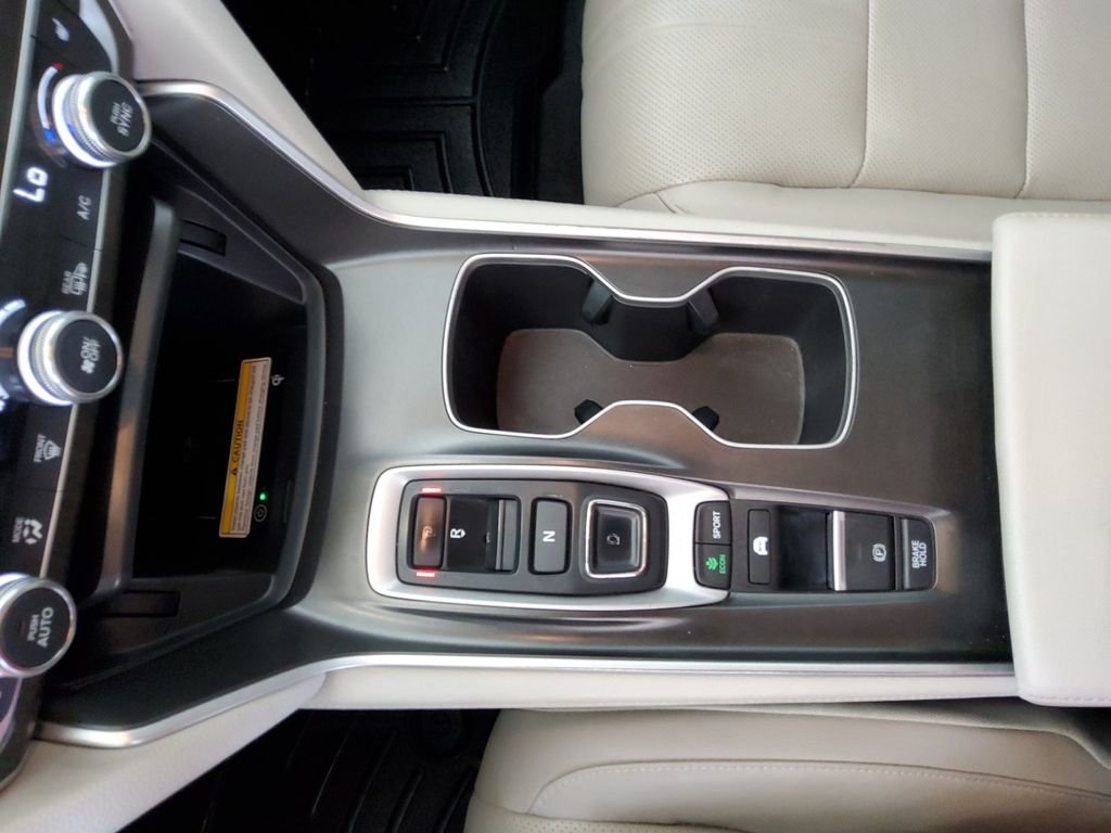 Used 2018  Honda Touring image 23