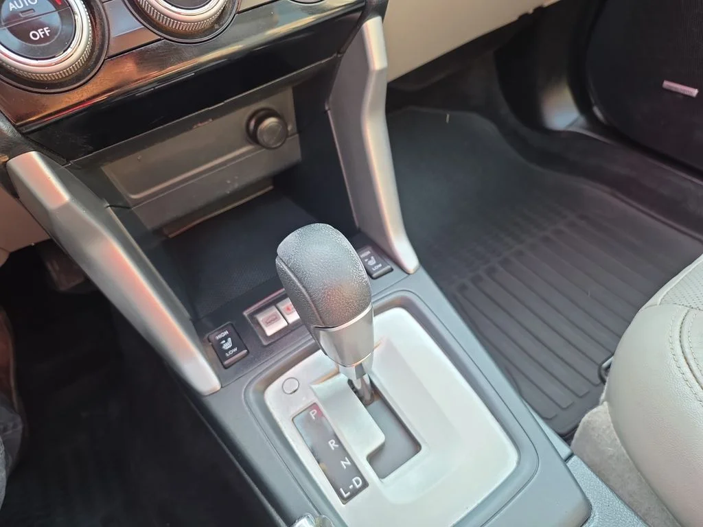 Used 2018 Ice Silver Metallic Subaru Limited image 18