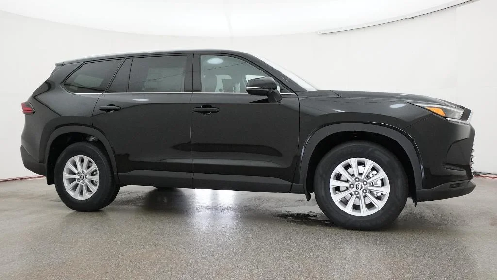 New 2026 Midnight Black Metallic Toyota XLE image 7