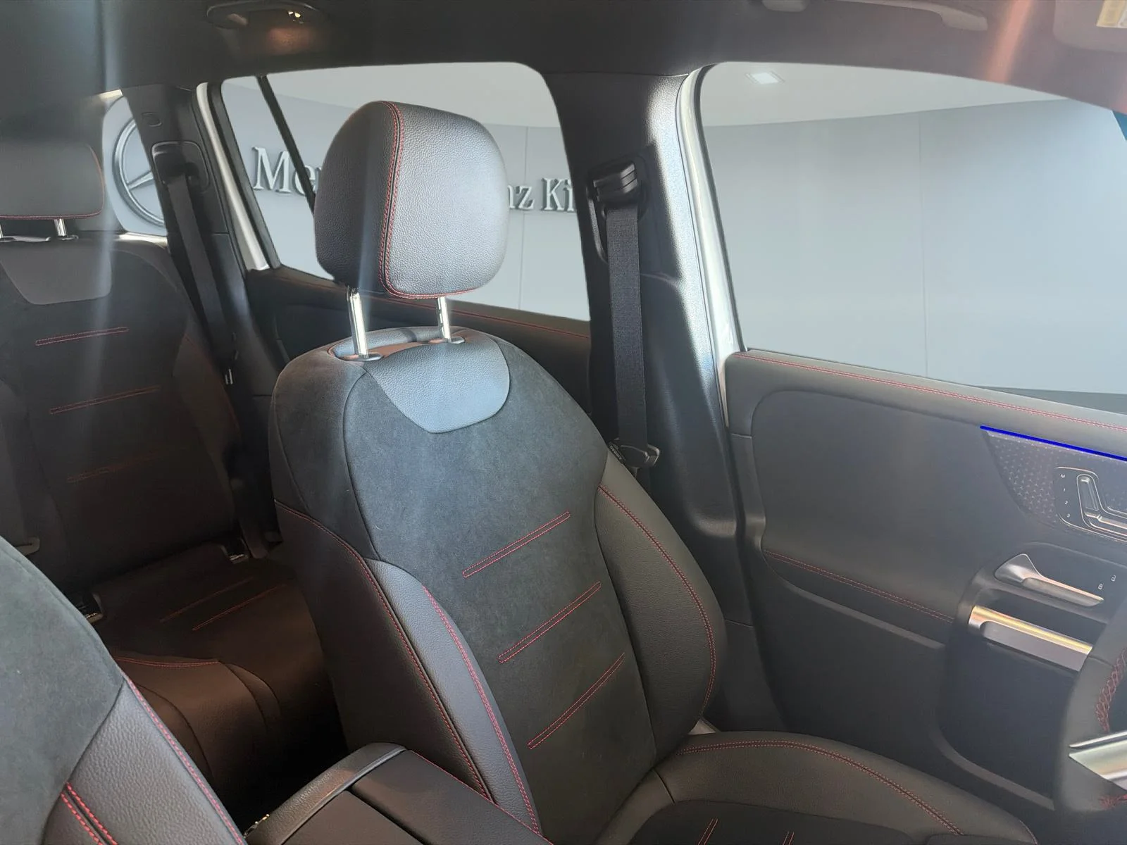 New 2026 White Mercedes-Benz Glb 250 4matic Suv image 32