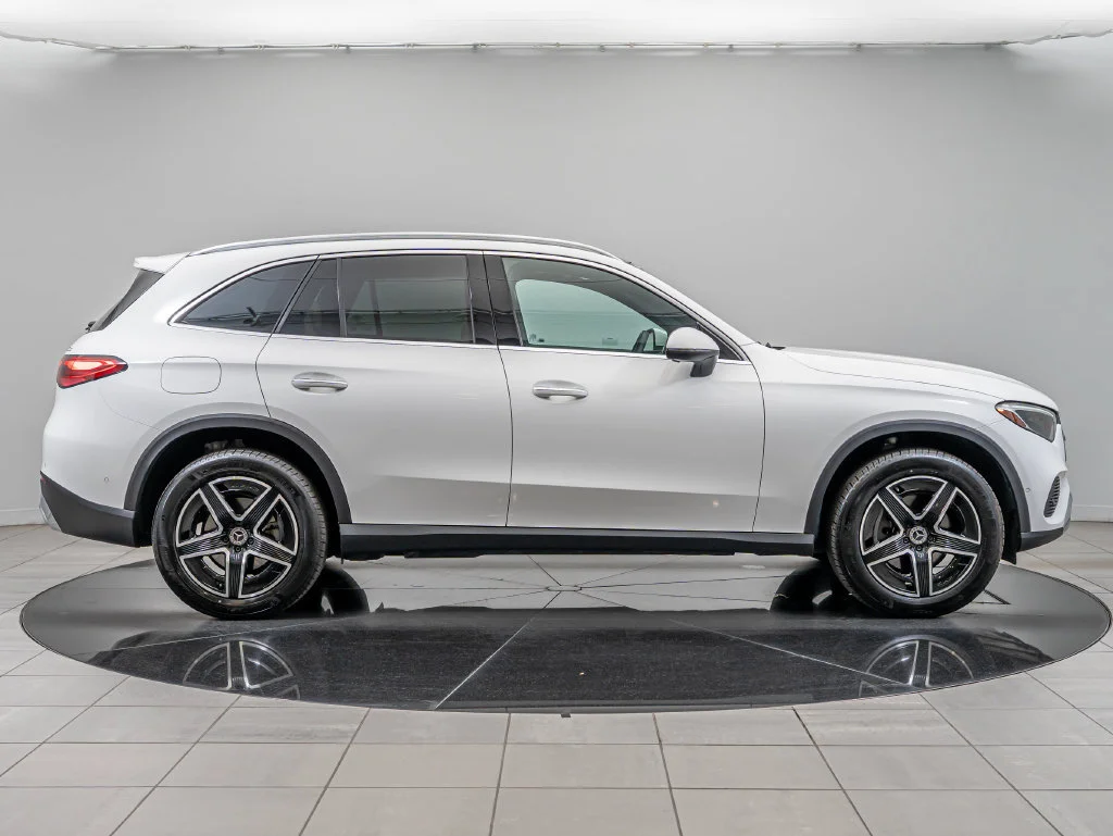 Certified Used 2026 Polar White Mercedes-Benz GLC 300 image 11