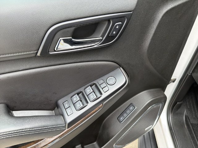Used 2019 IRIDESCENT PEARL TRICOAT Chevrolet LT image 15