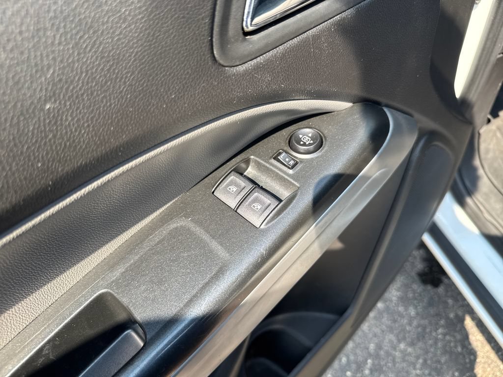 Used 2018 SUMMIT WHITE Chevrolet 4WD LT image 11