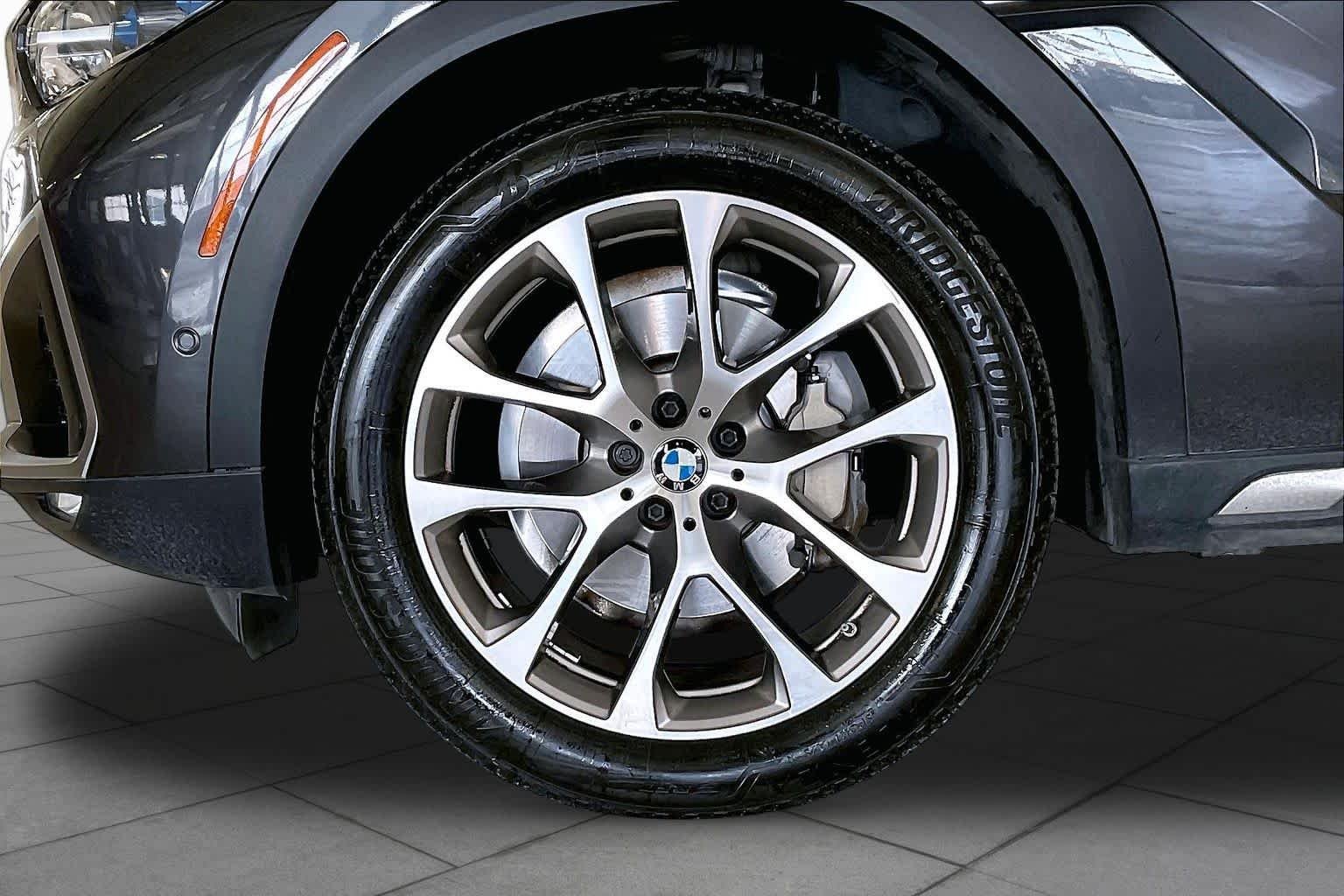 Used 2021 Dark Graphite Metallic BMW xDrive40i image 10