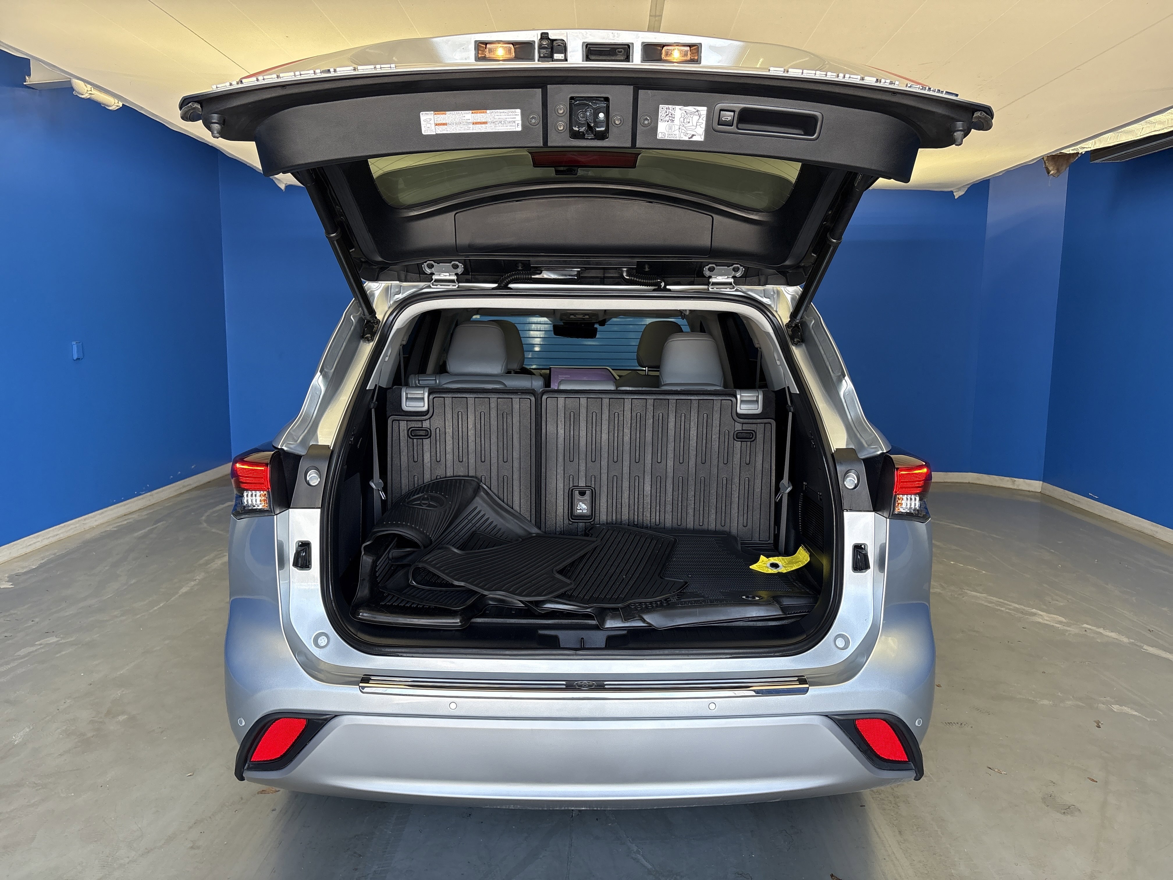 Used 2023 Celestial Silver Metallic Toyota Platinum image 29