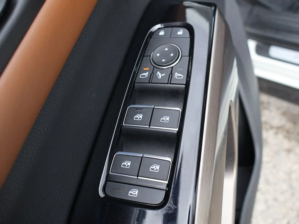 Used 2024 White Nissan Platinum image 37