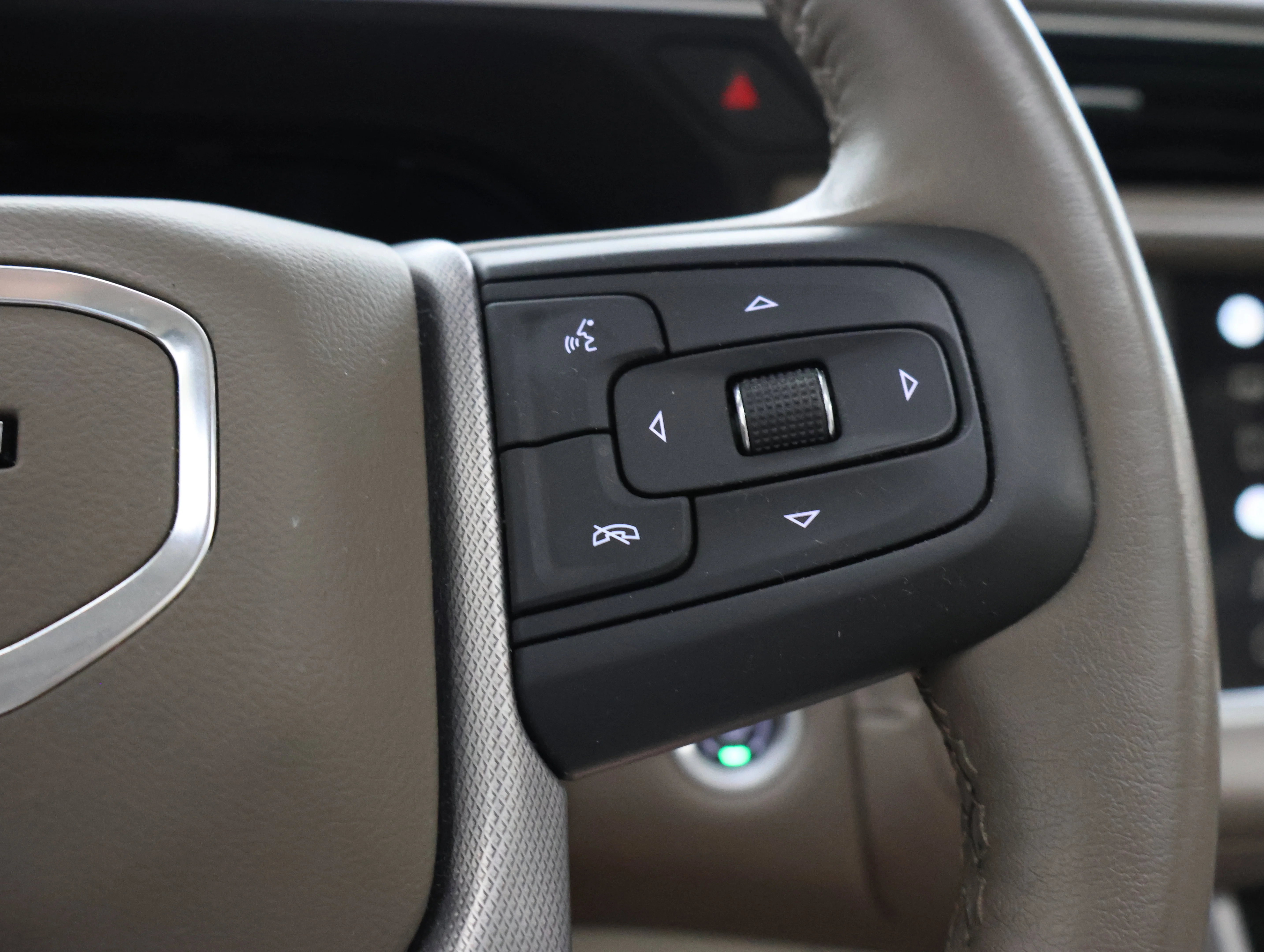 Used 2022 Redwood Metallic GMC Denali image 15
