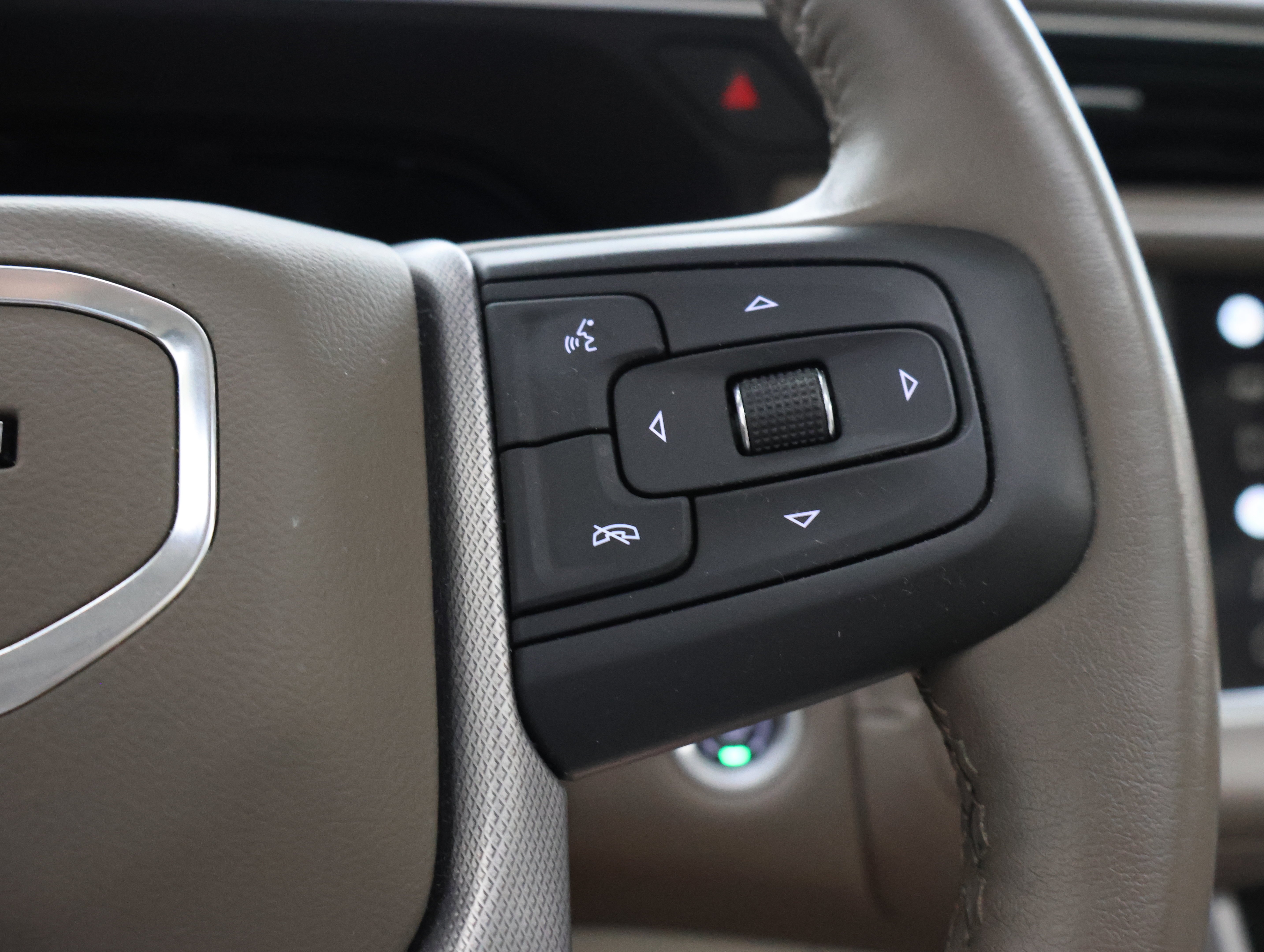 Used 2022 Redwood Metallic GMC Denali image 15