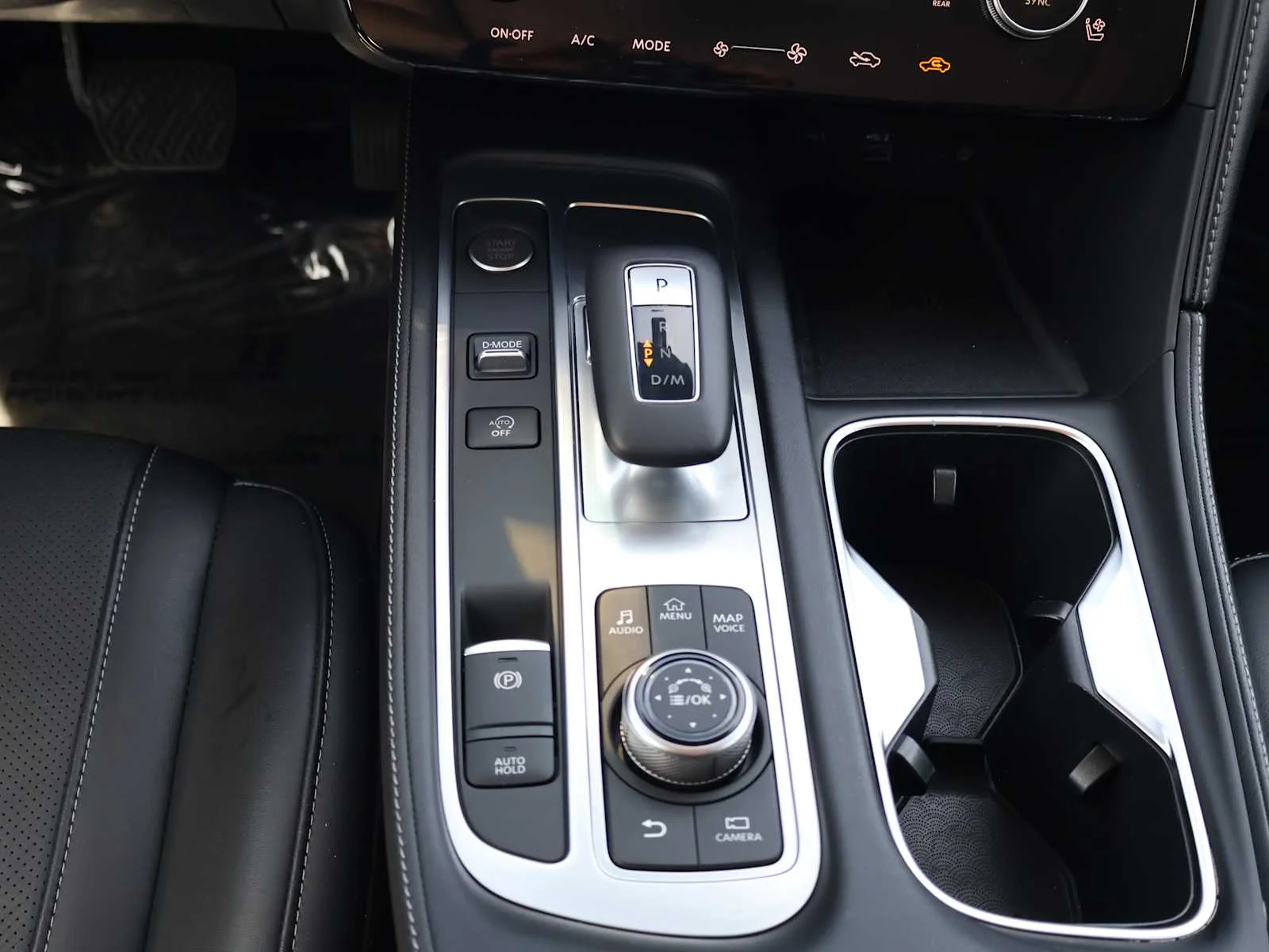 Certified Used 2025 Mineral Black INFINITI LUXE image 21
