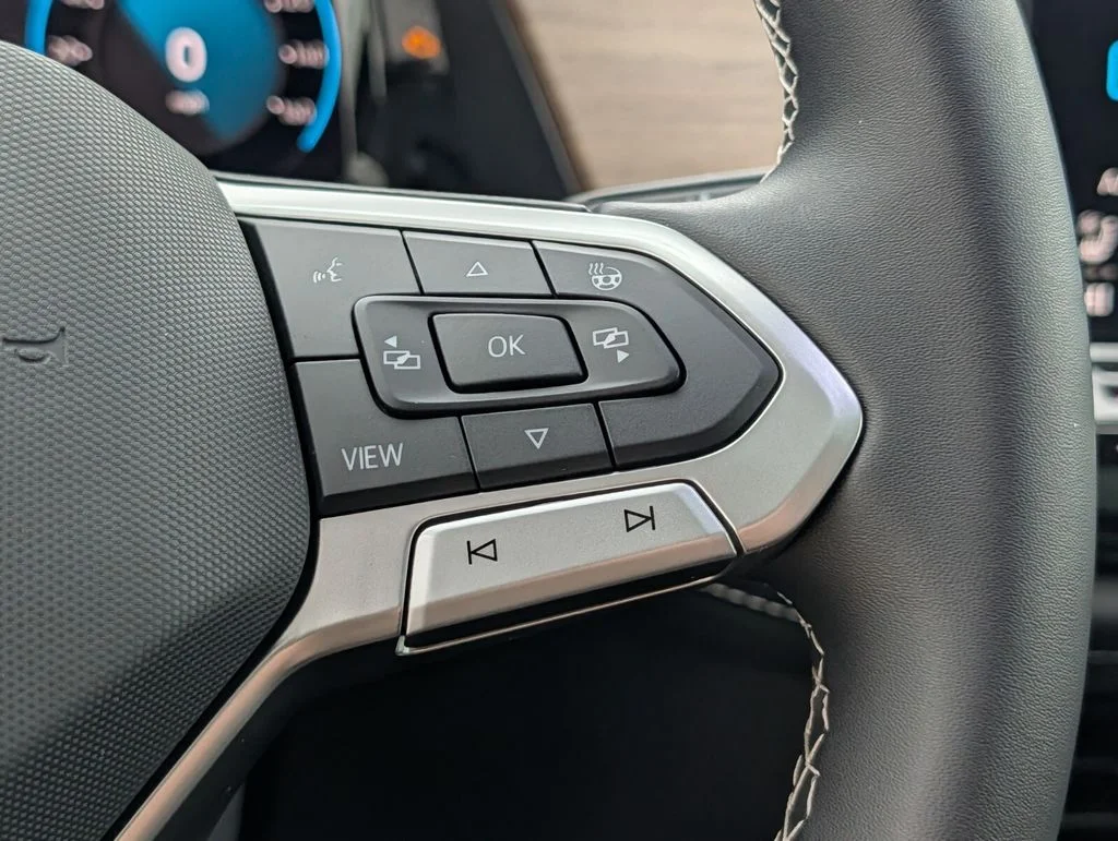 New 2026 Black Volkswagen 2.0T SE w/Technology image 21