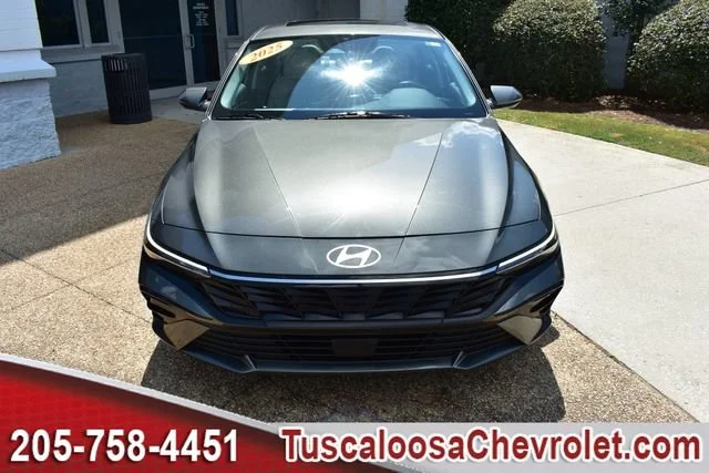 Used 2025 Amazon Gray Hyundai Limited image 4