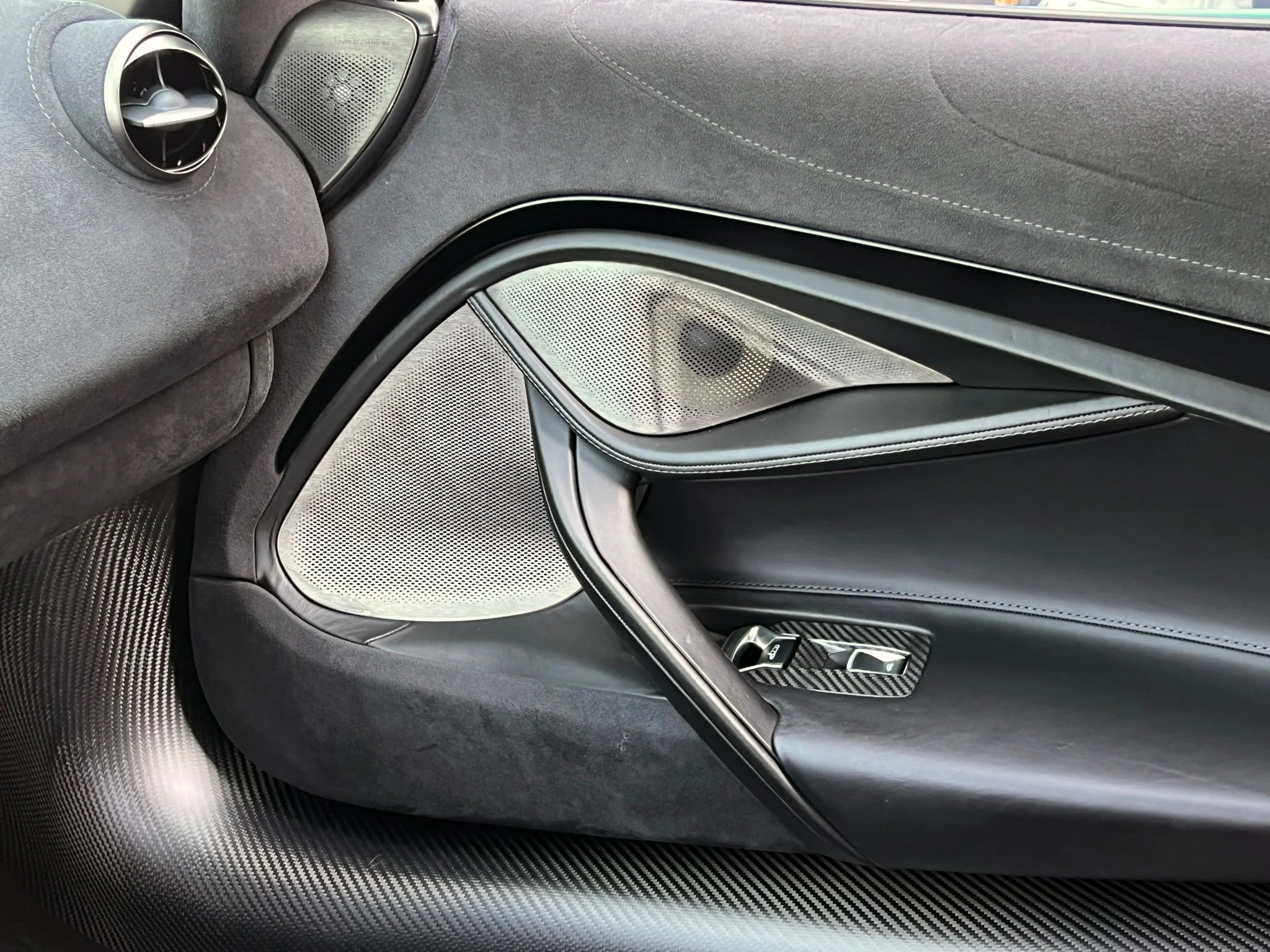 Used 2018 Blue McLaren Performance image 36