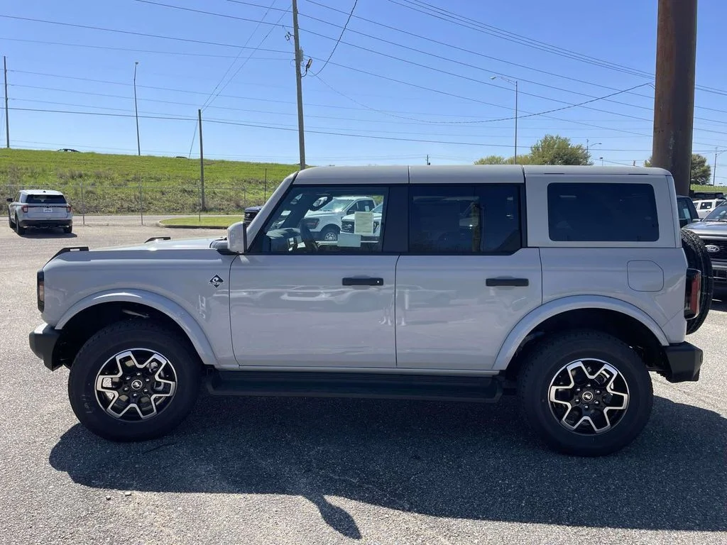 New 2026 White Ford Outer Banks image 6