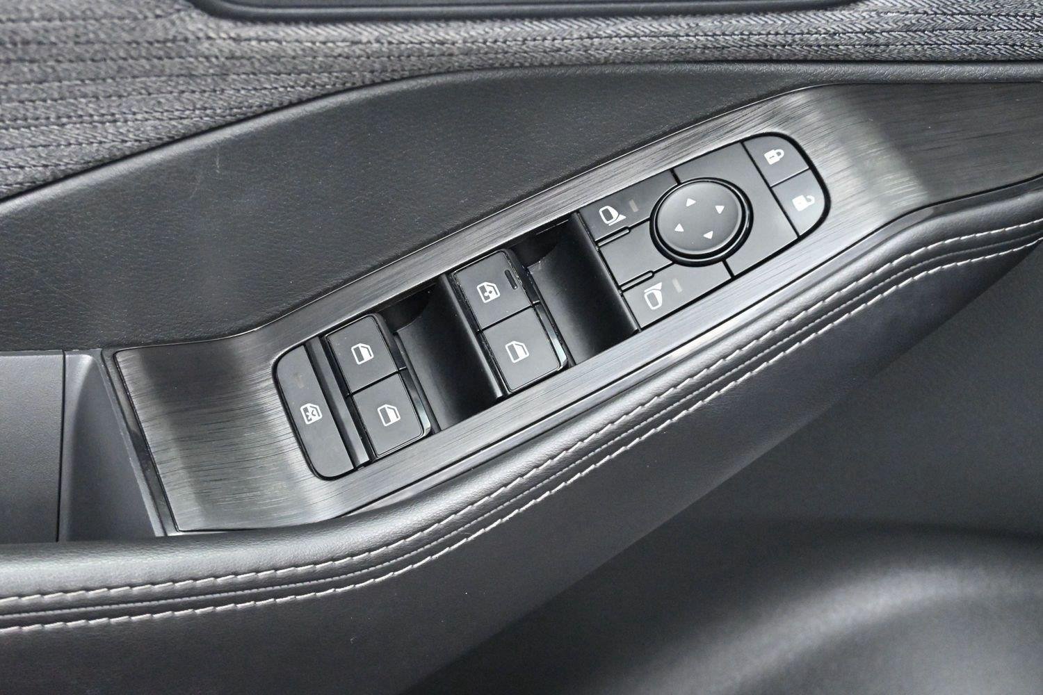 Used 2021 Brilliant Silver Metallic Nissan SV image 10