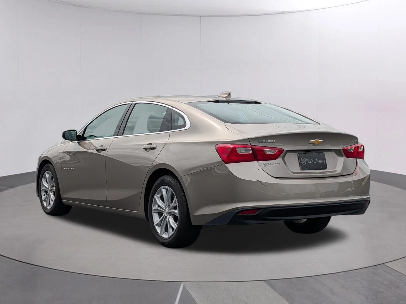 Used 2023 Mineral Gray Metallic Chevrolet LT image 3
