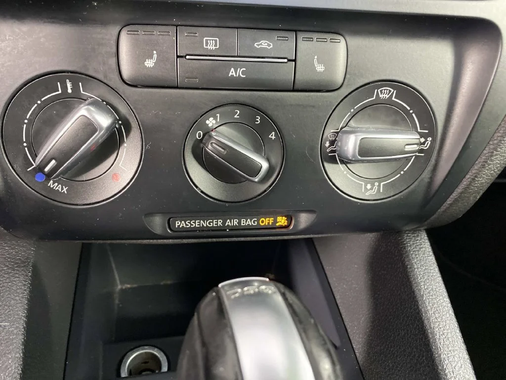 Used 2014 Black Uni Volkswagen 2.0L TDI image 18