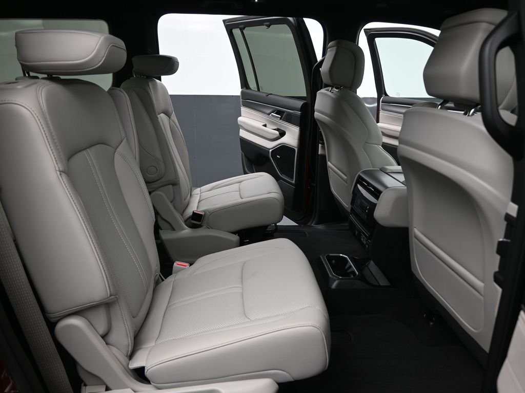 New 2026 Velvet Red Pearl-Coat Exterior Paint Jeep Limited Reserve image 24