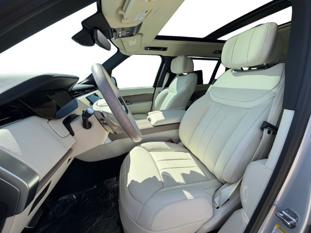 New 2027 Ethereal Frost Sliver Land Rover Autobiography image 10