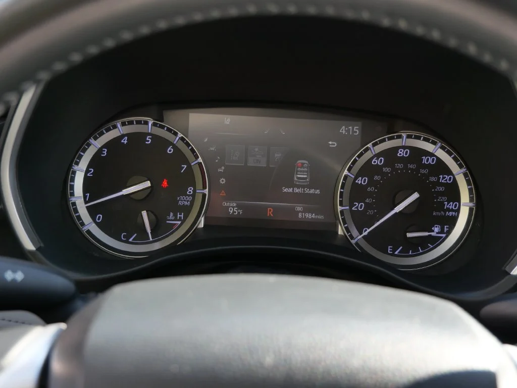 Used 2022 Silver Toyota XLE image 24