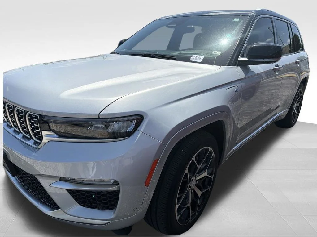 Used 2022 Silver Jeep Summit Reserve 4xe image 12