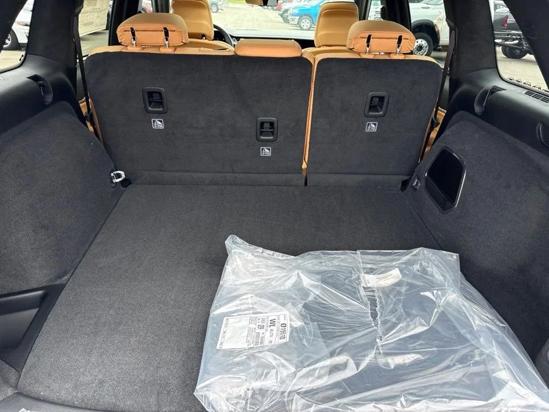 New 2026 Bright White Clear-Coat Exterior Paint Jeep Summit image 10
