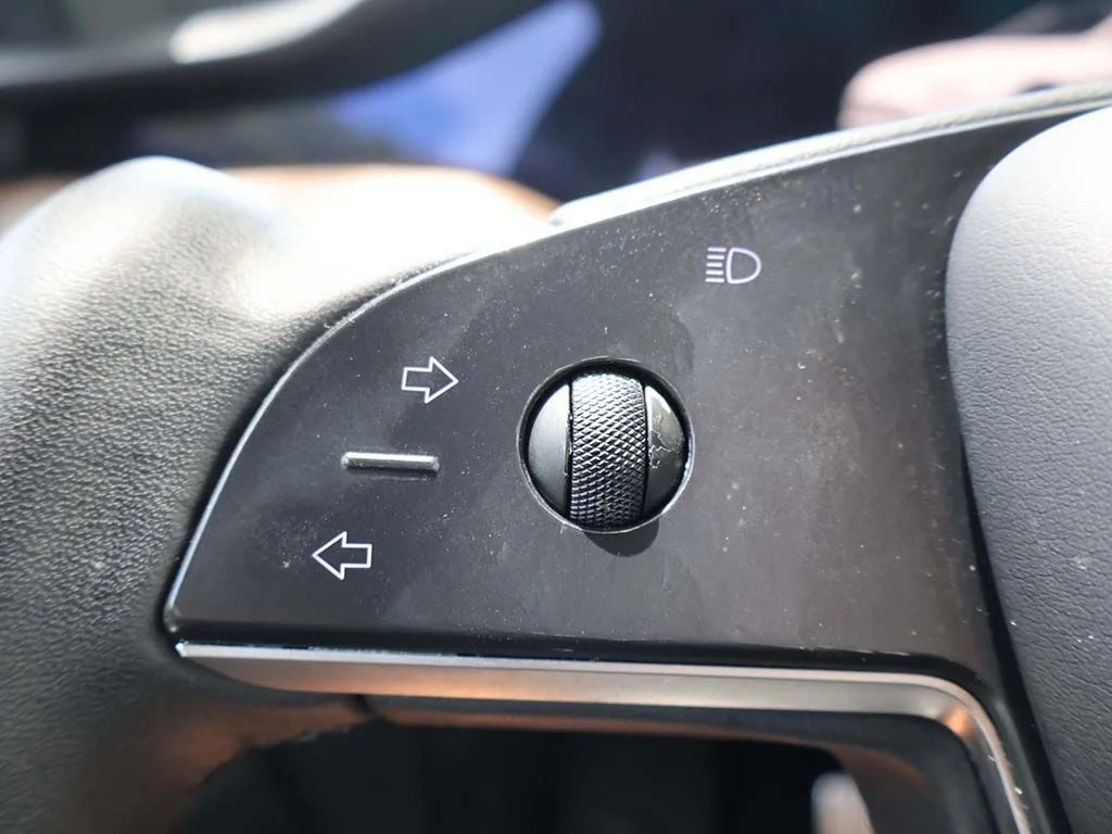 Used 2023 White Tesla Standard Range image 38