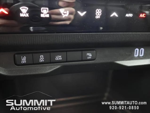 New 2026 Diamond Black Crystal Pearl-Coat Exterior Paint Jeep Limited image 50