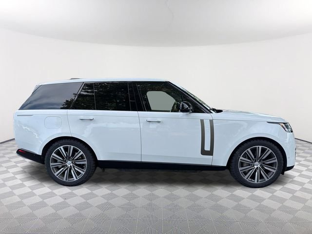 Used 2023 White Land Rover SE image 4